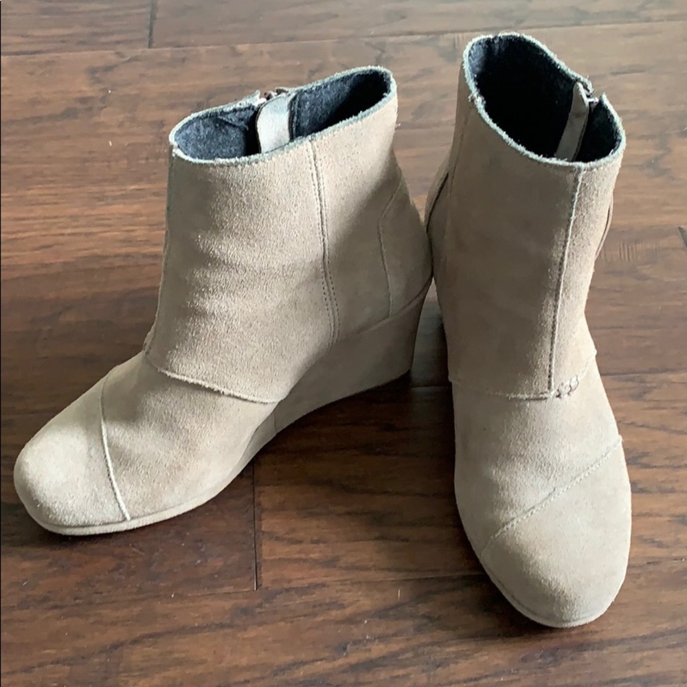 Toms suede booties